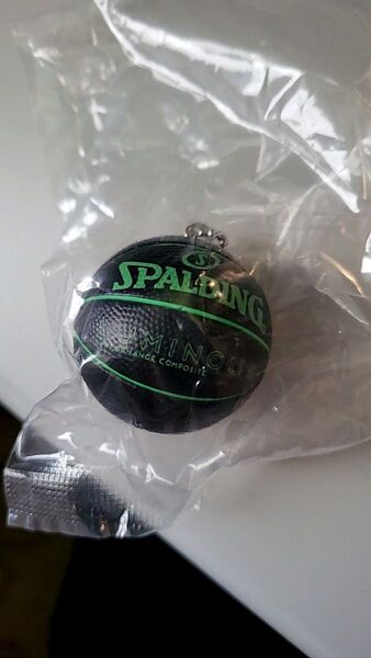SPALDING ミニチュアバスケットボールキーホルダー 黒×緑 未使用