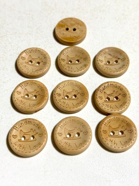 ハンドメイド ウッドボタン 直径2センチ 白木 ミシン柄 ボタン