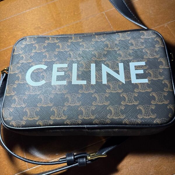 CELINEロゴ入りバッグ