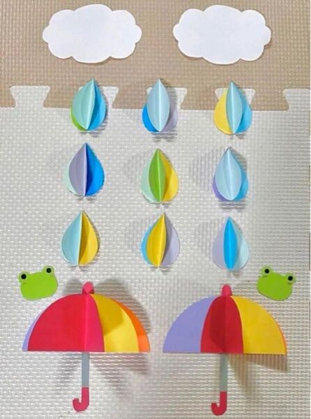 壁面飾り 保育園 かえる かさ 雨粒 梅雨 掲示板 季節 画用紙 保育園 幼稚園 保育 製作 葉っぱ 壁面飾り ハンドメイド