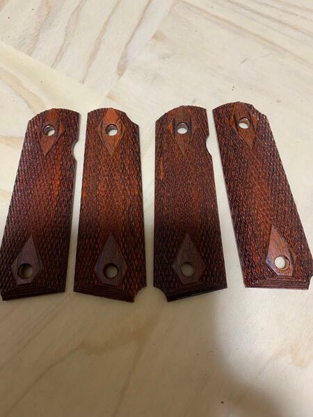 新品 M1911ガバメント系に対応木製グリップ 2セット