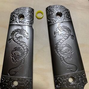 新品 M1911ガバメント系に対応グリップ 龍刻印入り