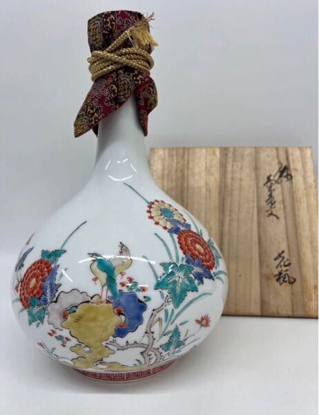 希少品 人間国宝 十四代 酒井田柿右衛門 錦鳥文花瓶 高さ約2 7Cm口部 直径約4.5Cm 共箱