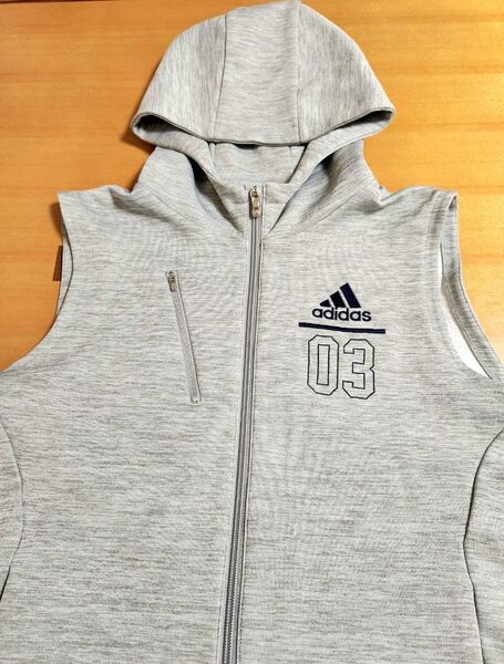 【未使用品】★アディダスadidas フード付きベスト グレー Mサイズ★