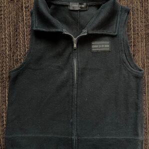 COMME CA ISM ブラック kids ジップアップベスト110A フォーマル