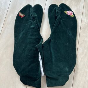 深緑 ベルベット足袋 刺繍入り