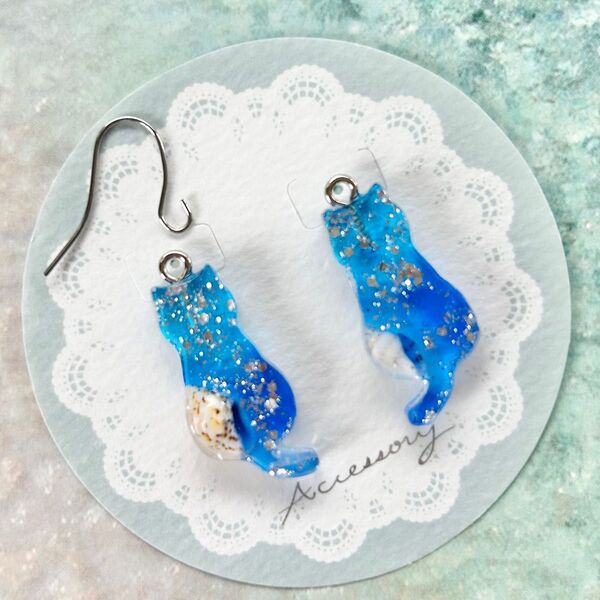 【ラスト1点!】再再再販売 ハンドメイド ピアス マリンブルー 猫 ねこ 貝 ハワイアン シルバーラメ