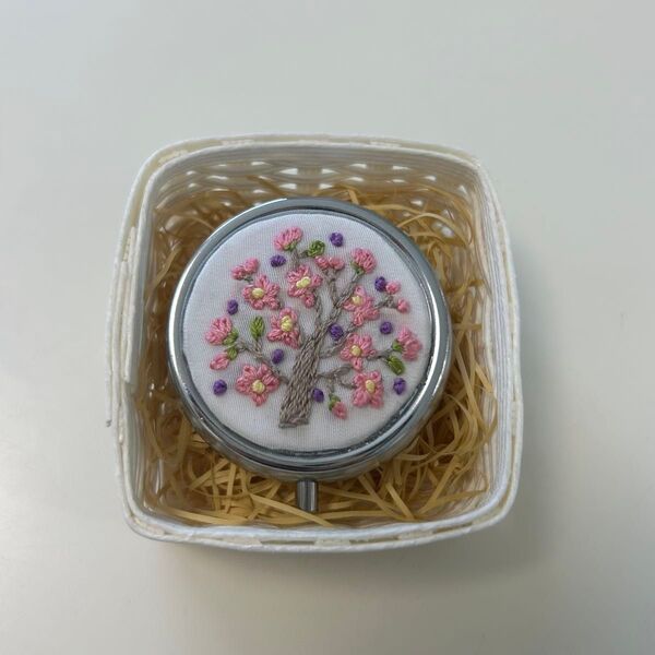 ハンドメイド ピルケース 小物入れ 刺繍 花
