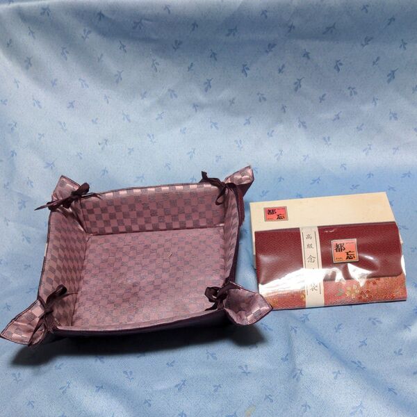 タイ naraya パープル市松模様の仏具小物入れ布トレーとホック付チリメン布念珠入れの2点セット。法事やお彼岸の必需品。