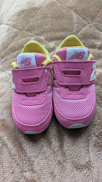 New Balance ベビーシューズ ピンク