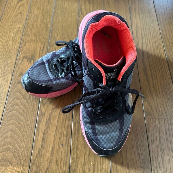 PUMA ランニングシューズ ピンク/ブラック