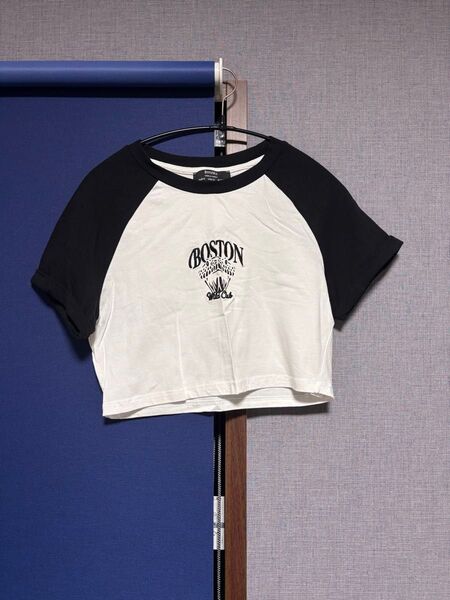 bershka Tシャツ 半袖 クロップド丈 y2k 韓国