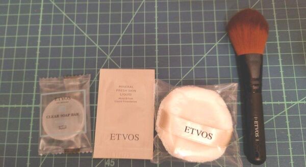 ETVOS エトヴォス 詰め合わせ 4点 未使用 クリアソープ フェイスパウダーブラシ フェイスパウダーパフ リキッドファンデ