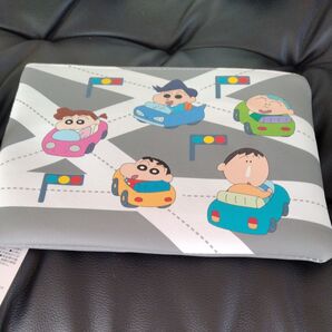 クレヨンしんちゃん・フラットポーチ