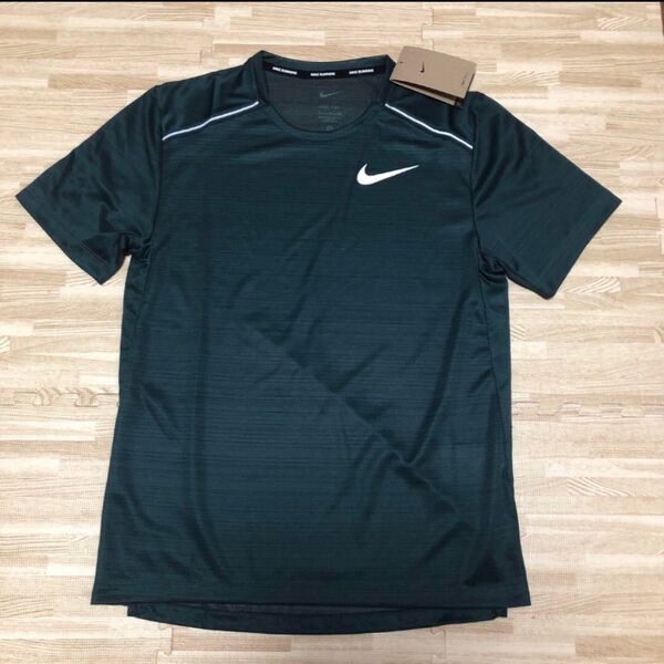 ナイキランニングtシャツ新品