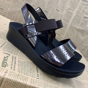 新品★レディース★Mサイズ★軽量 エナメルサンダル 銅色 5638