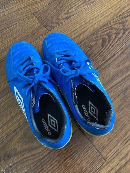 umbro サッカーシューズ トレーニングシューズ 青 22㎝