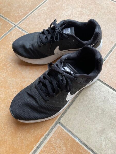 NIKE スニーカー 23.0