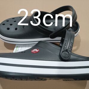 9【大人気】新品クロックス メンズ レディースブラック(黒) 23cm