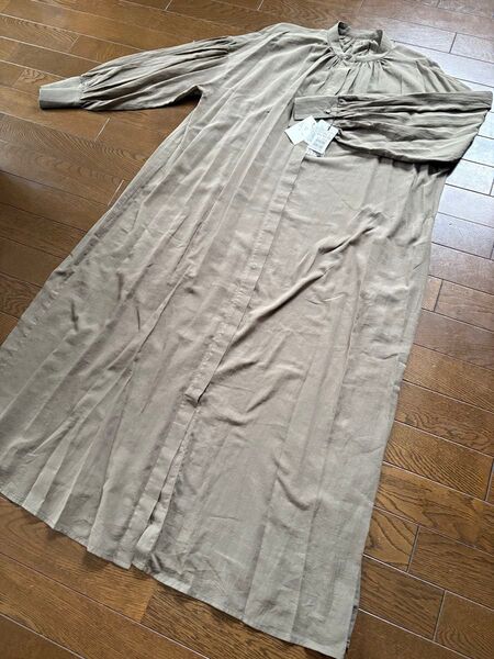 ロングワンピース ベージュ ギャザー ボリューム七分袖 新品 未使用