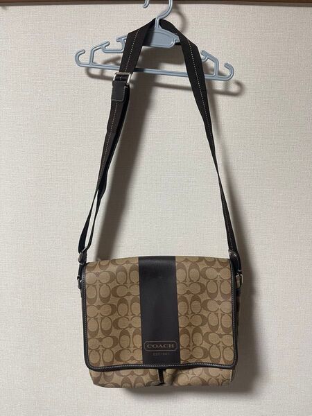 COACH コーチ シグネチャー メッセンジャーバッグ ショルダーバッグ 斜め掛け PVC レザー ベージュ F70590