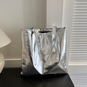 トートバッグメタリックシルバー 大きめ オシャレ レディース マザーズバッグ 肩掛け