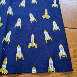 50×50 ロケット 宇宙 紺 薄手 生地はぎれ セブンベリー