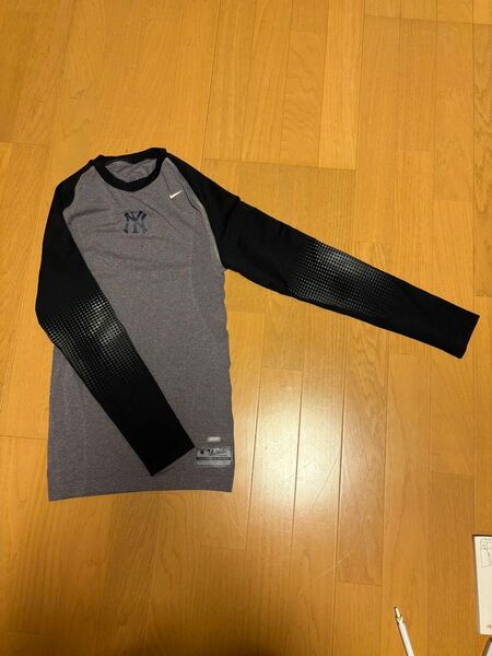 NIKE ニューヨークヤンキース 長袖 ロングTシャツ スポーツ ナイキ