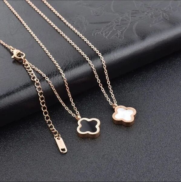 ネックレス ブラック ゴールド 四つ葉のクローバー 18K