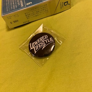 非売品　Lowered Lifestyle バッヂ　USDM ロワードライフスタイル