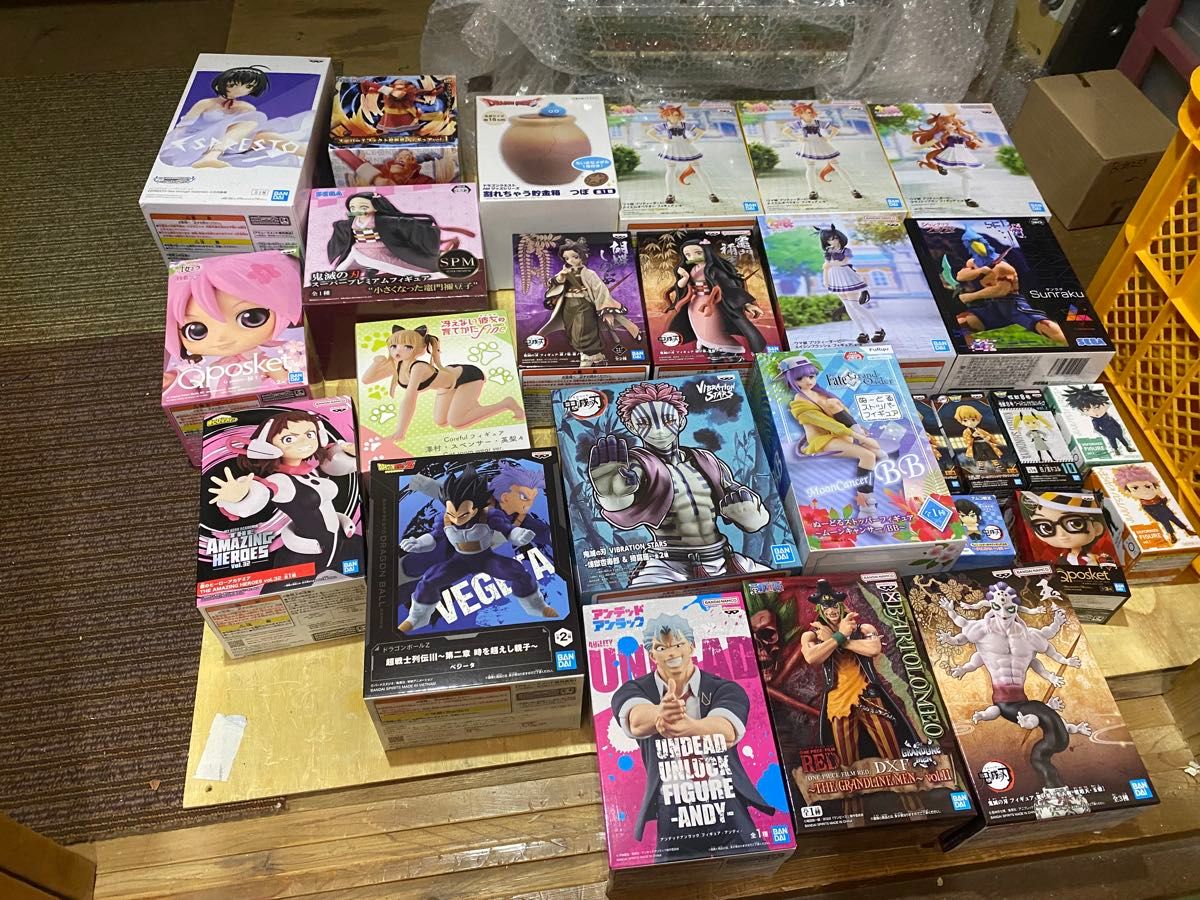 送料無料 未開封) フィギュアまとめ売り33個 ワンピース 送料無料 未開封) フィギュアまとめ売り33個 ワンピース