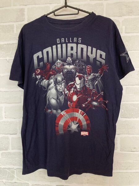 ダラス・カウボーイズ×MARVEL Tシャツ ネイビー S