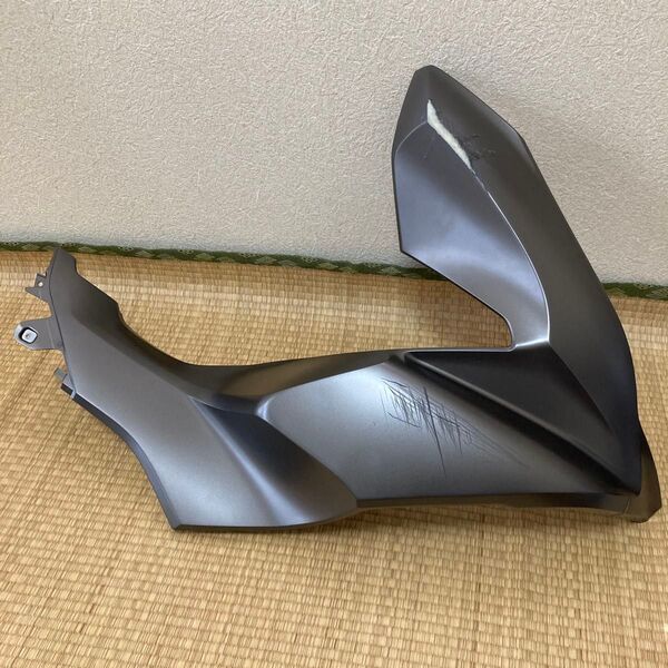 PCX125 サイドカウル 右