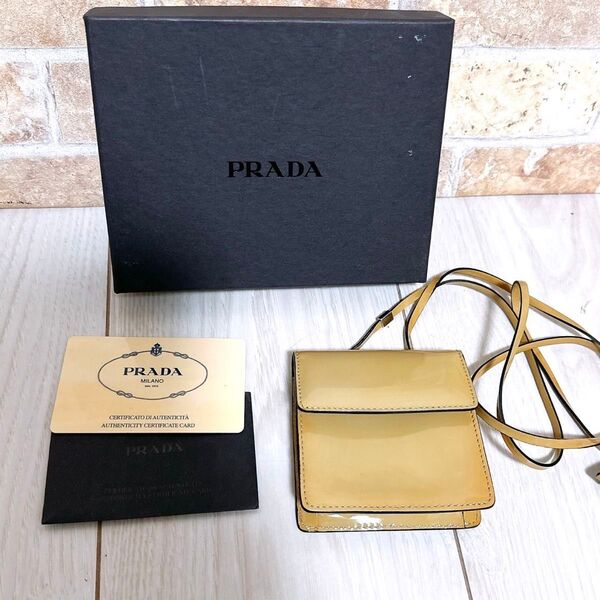 《美品》PRADA(プラダ) コンパクトショルダーバッグ