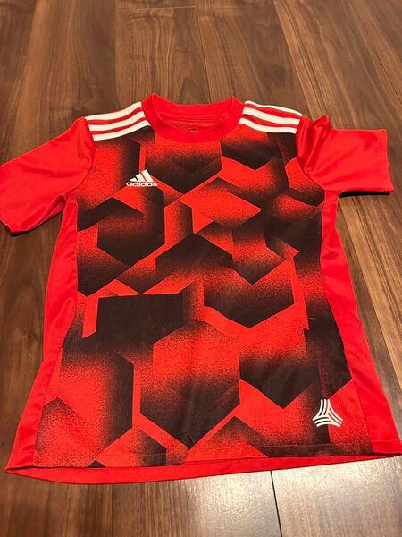 adidasシャツ 140㎝