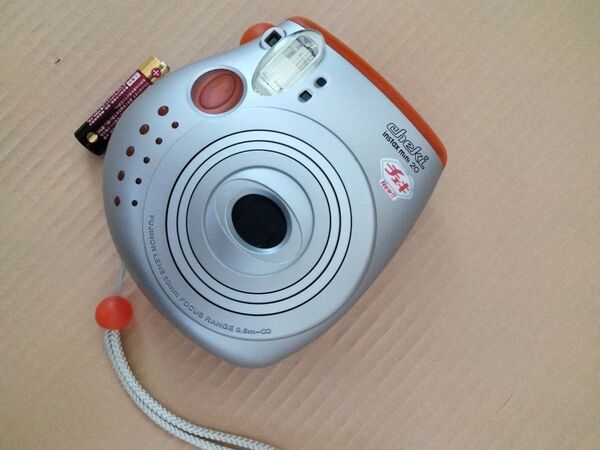 チェキのinstax mini20です。商品紹介欄も必ず読んでください。