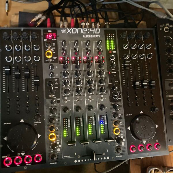 【最終値下げ】Allen & Heath Xone:4D DJミキサー 日本語説明書付
