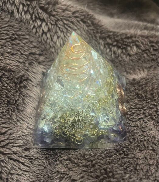 オルゴナイトピラミッド 水晶 アメジスト 六芒星 ②