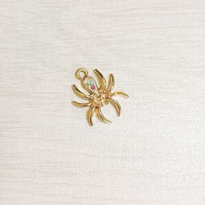 アクセサリー ブローチ ネックレス スパイダー 蜘蛛 ゴールド 石 トップ 金