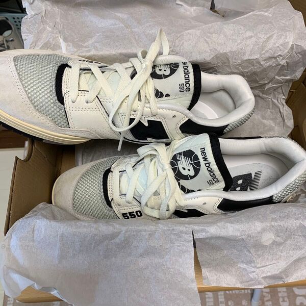 新品に近い中古 New Balance 550 ホワイト/ブラック 28.0cm 箱付き。
