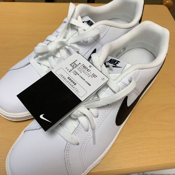 新品 未使用 NIKE ナイキ コートロイヤル2749747-107 27.5cm ホワイト