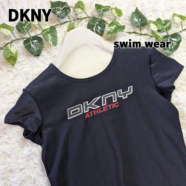 DKNY ダナキャランニューヨーク Tシャツ ブラック トップス スイムウェア ディーケーエヌワイ 水着 ストレッチ ドライ