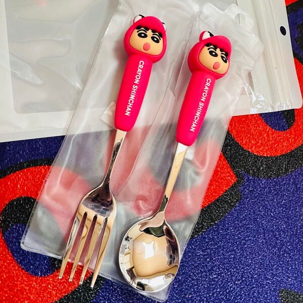 クレヨンしんちゃん カトラリーセット ピンク ワニ山さん スプーン&フォーク シリコン 可愛い キャラクター ポップ 人気