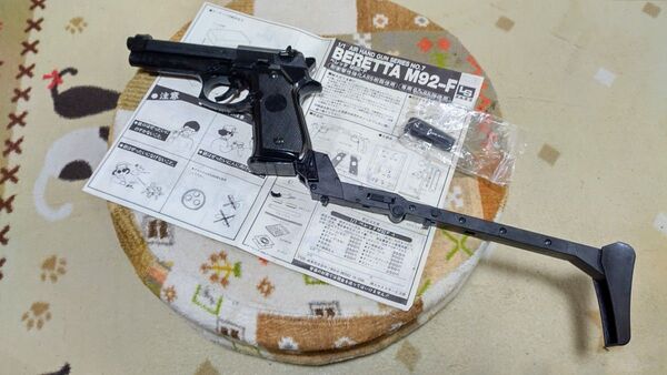 51 ジャンク LS ベレッタM92F ストック付き エアコキハンドガン 昔のプラモエアガン 説明書付き 箱不要なら300円引き