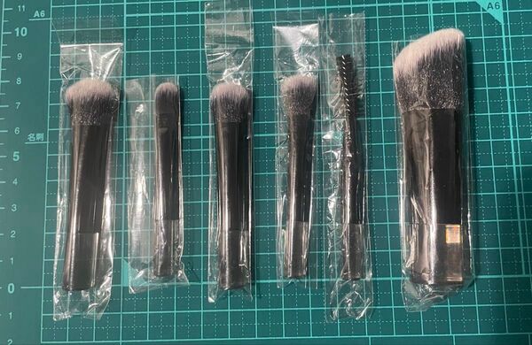 メイクツール メイクブラシ ミニ コンパクト 持ち運び ミニブラシ brush 未使用 新品 mini 化粧筆 化粧ブラシ