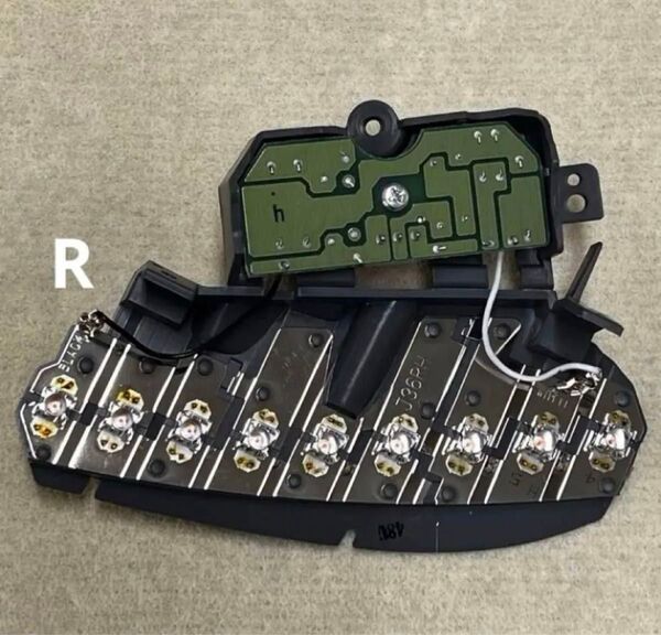 (新品)GRS18系クラウンロイヤル 前期右ブレーキランプ交換LED