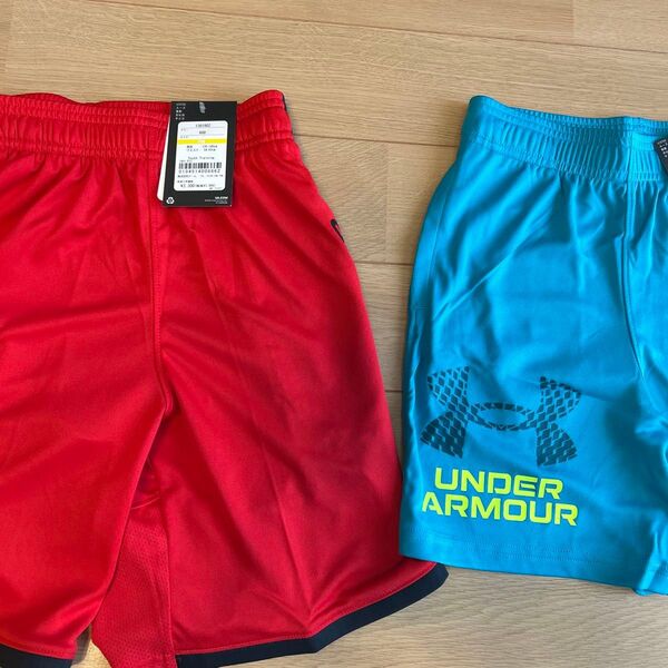 2024年デザイン 2セット 135-145 UNDER ARMOUR ハーフパンツ 赤、グリーン新品未使用 タグ付き