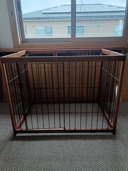小型犬用木製と金属製の柵