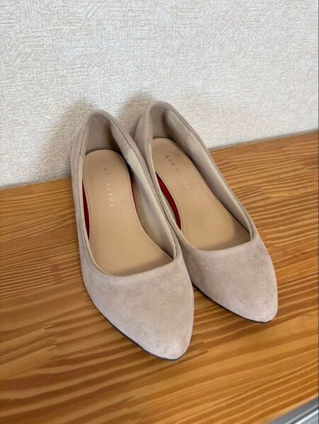 美品 TOKYO RUN ローヒールパンプス ベージュ 22.5