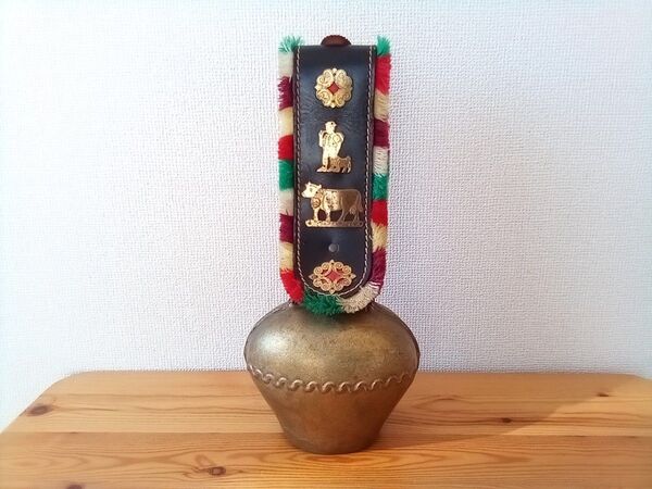 スイス アッペンツェル地方 カウベル 大■真鍮 本革 鐘 牛 民芸品 板金細工 海外 希少 ドアベル アルプス 山岳地 ヨーロッパ